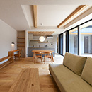 「内に開く家」