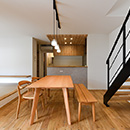 「白と木の家」